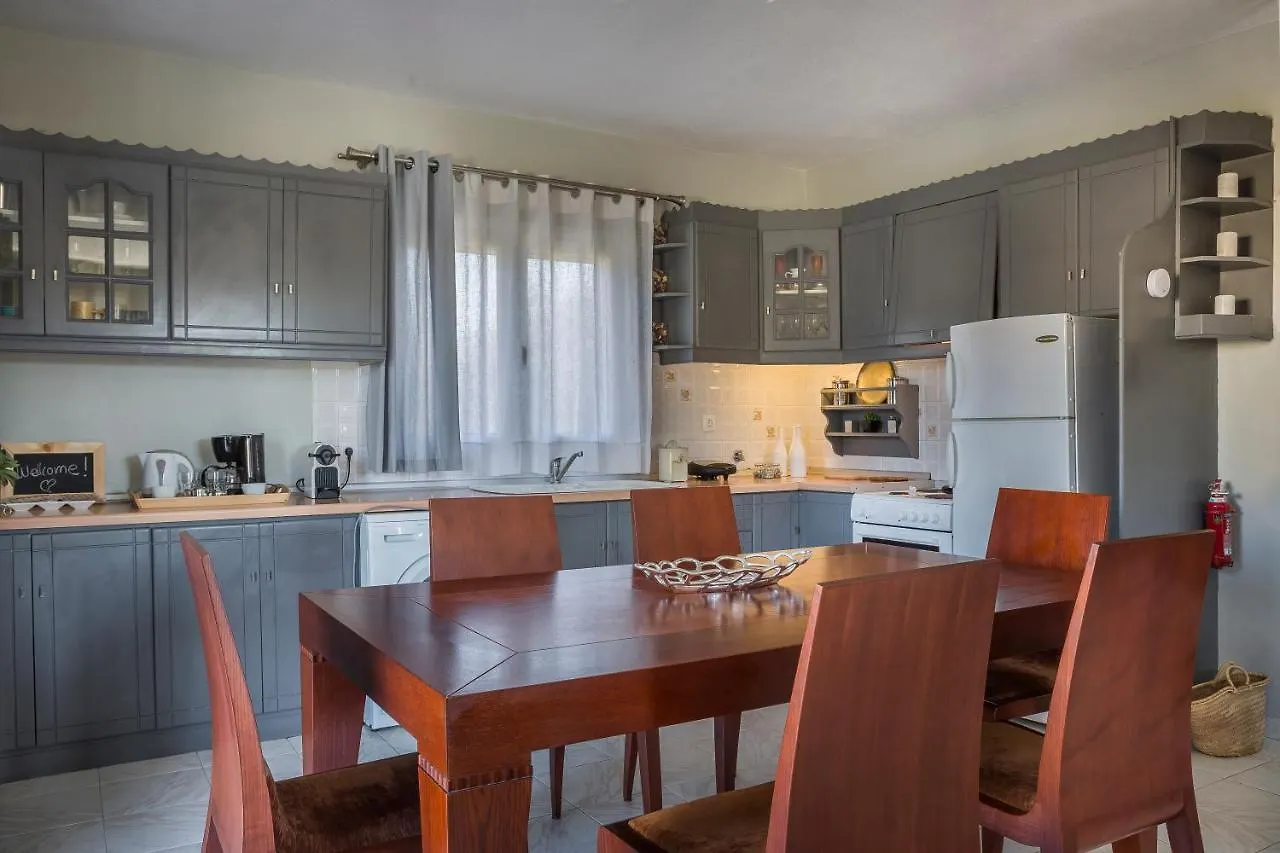 Dogma - Central & Stylish Maisonette Apartment Lixouri